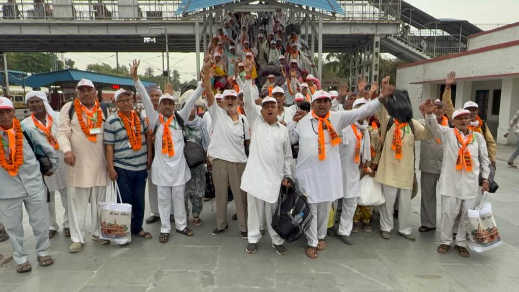 Pilgrims from Karnal Return After Darshan of Ram Lalla